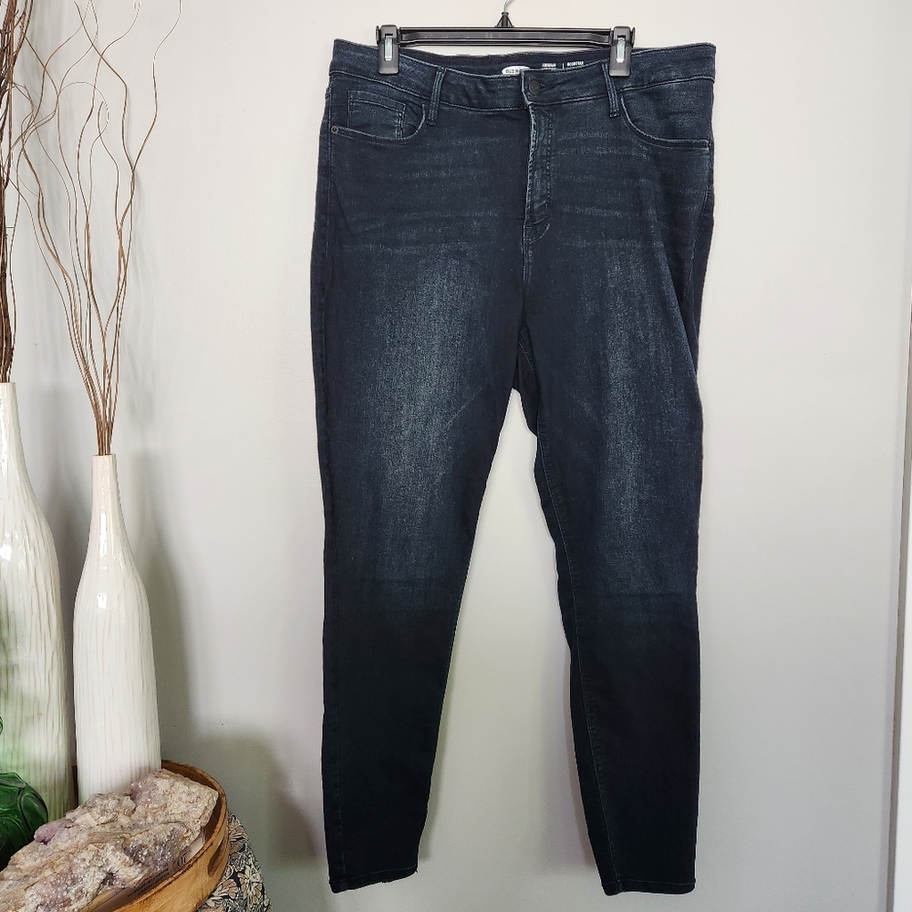 Old Navy High Rise Rockstar Jeans PLUS - Picture 4 of 12